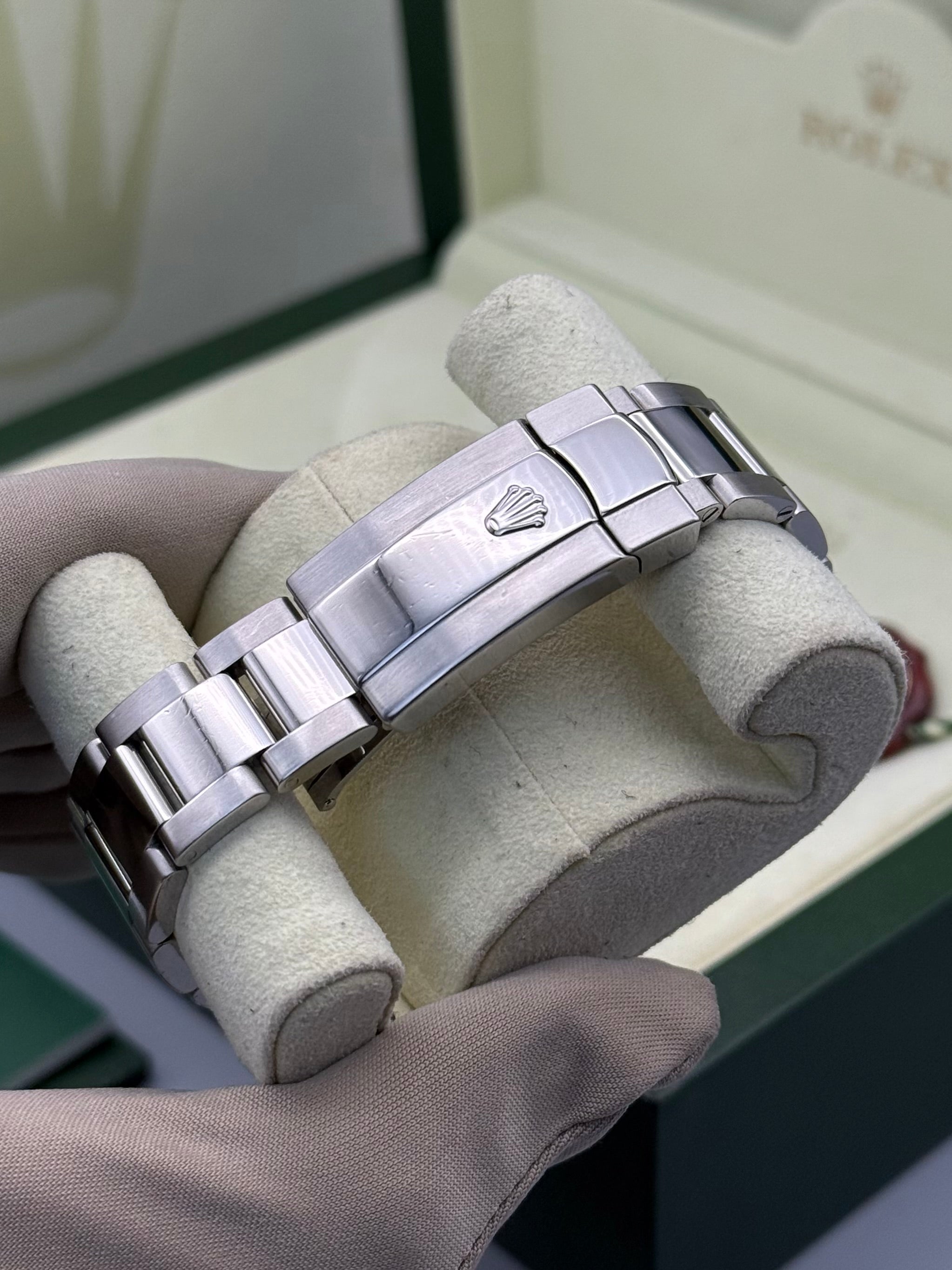Oyster Perpetual 34, White Buckley Dial