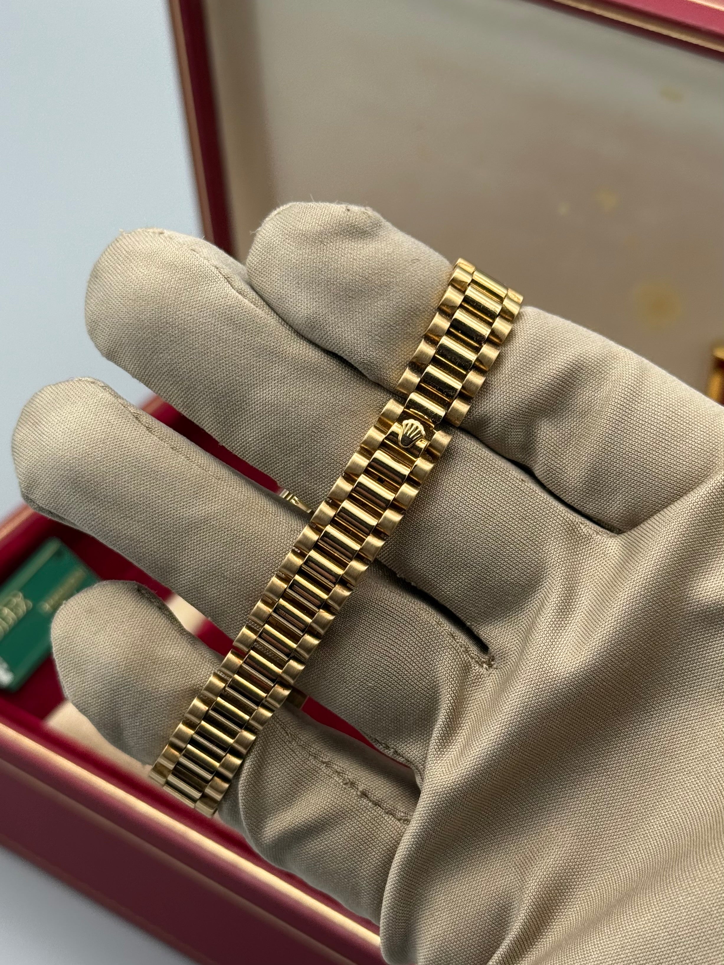 Lady-DateJust 26mm, Champagne Diamond Dial, 69178
