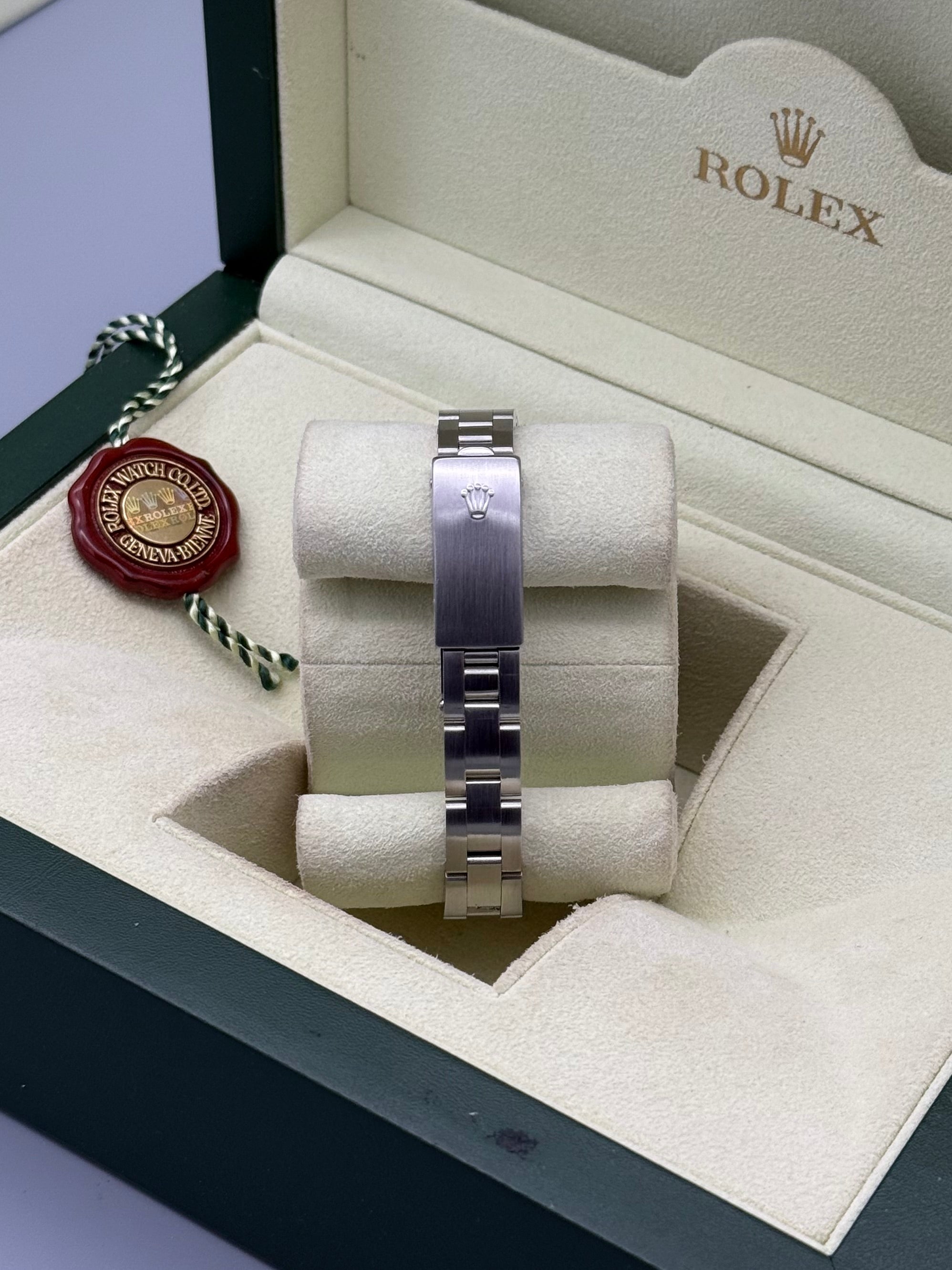 Lady-Oyster Perpetual 24mm, Pink Salmon Dial, 67180