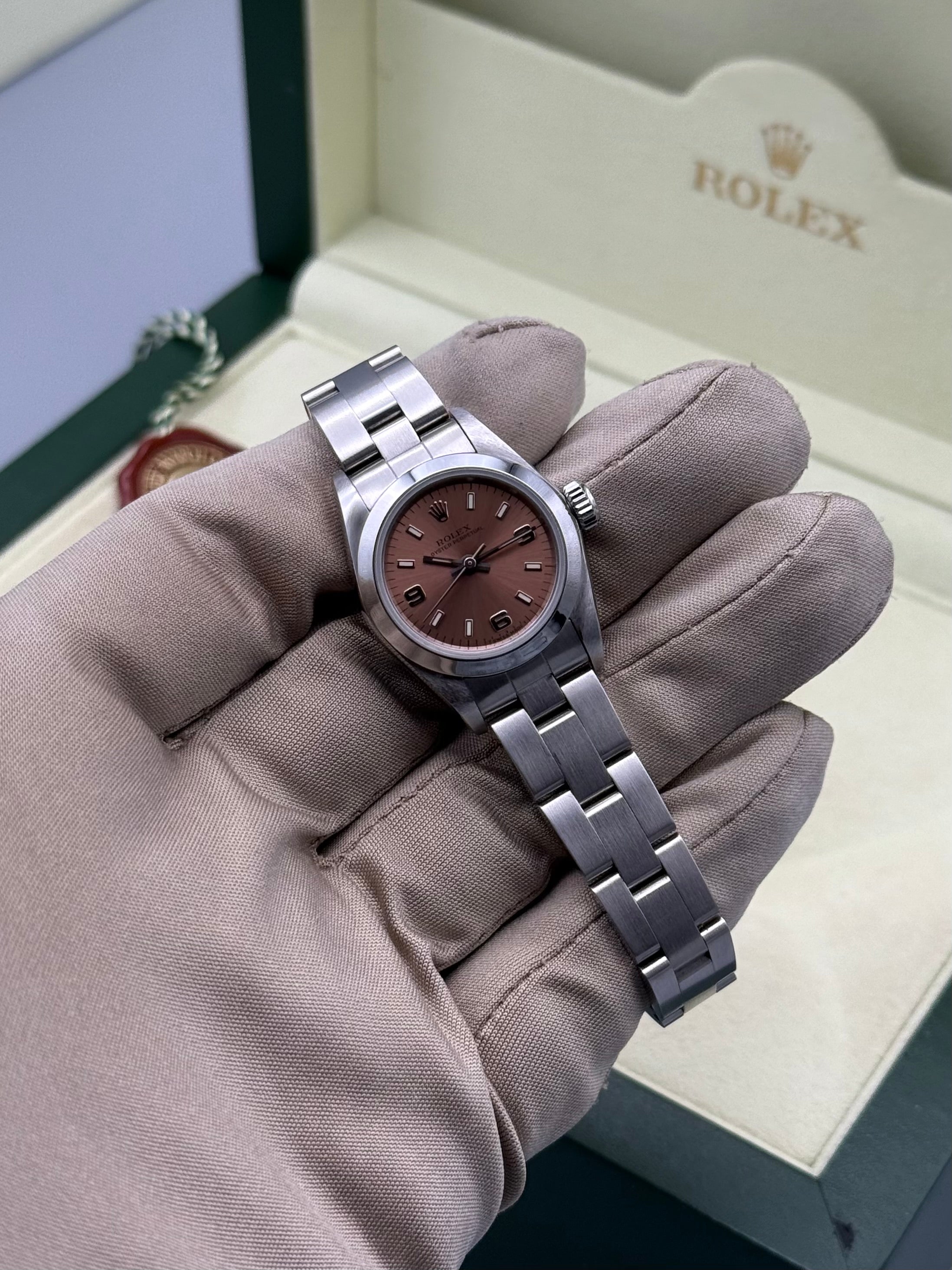 Lady-Oyster Perpetual 24mm, Pink Salmon Dial, 67180