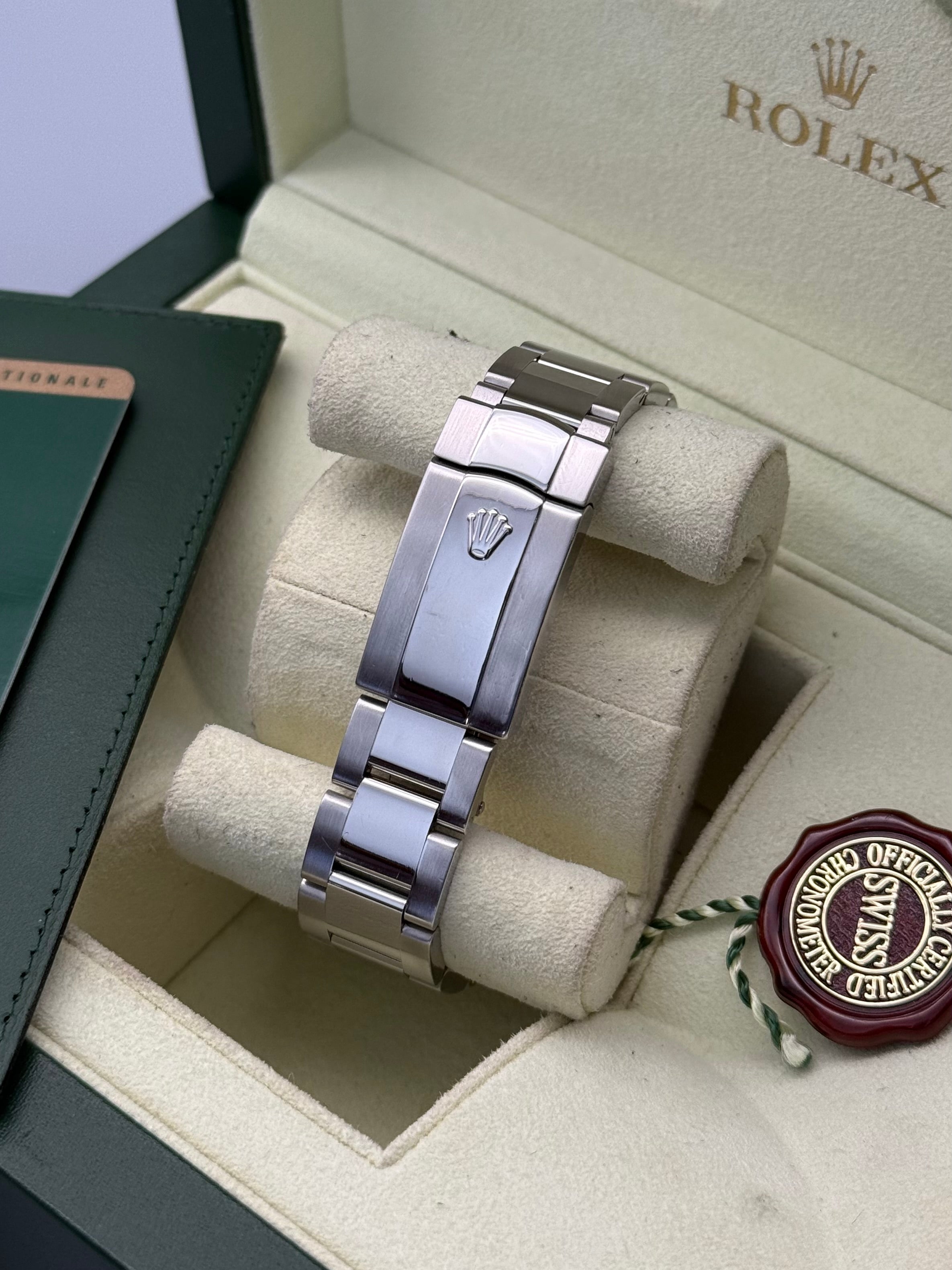 Oyster Perpetual 34, White Buckley Dial