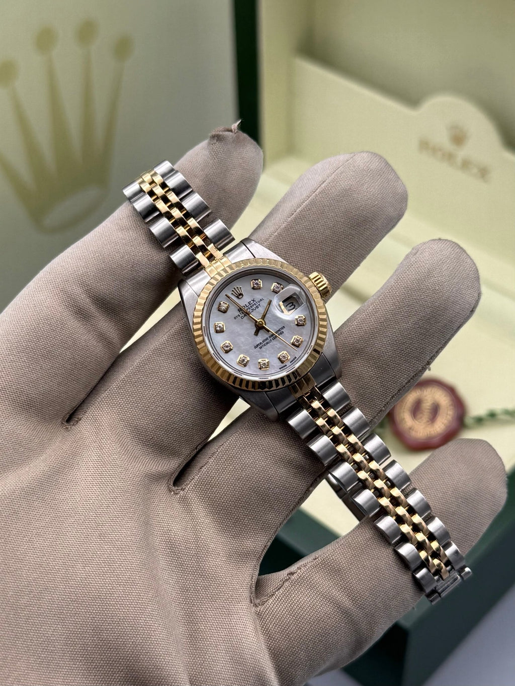 Lady-DateJust 26mm, Mop Diamond Dial - Gla Jeweller
