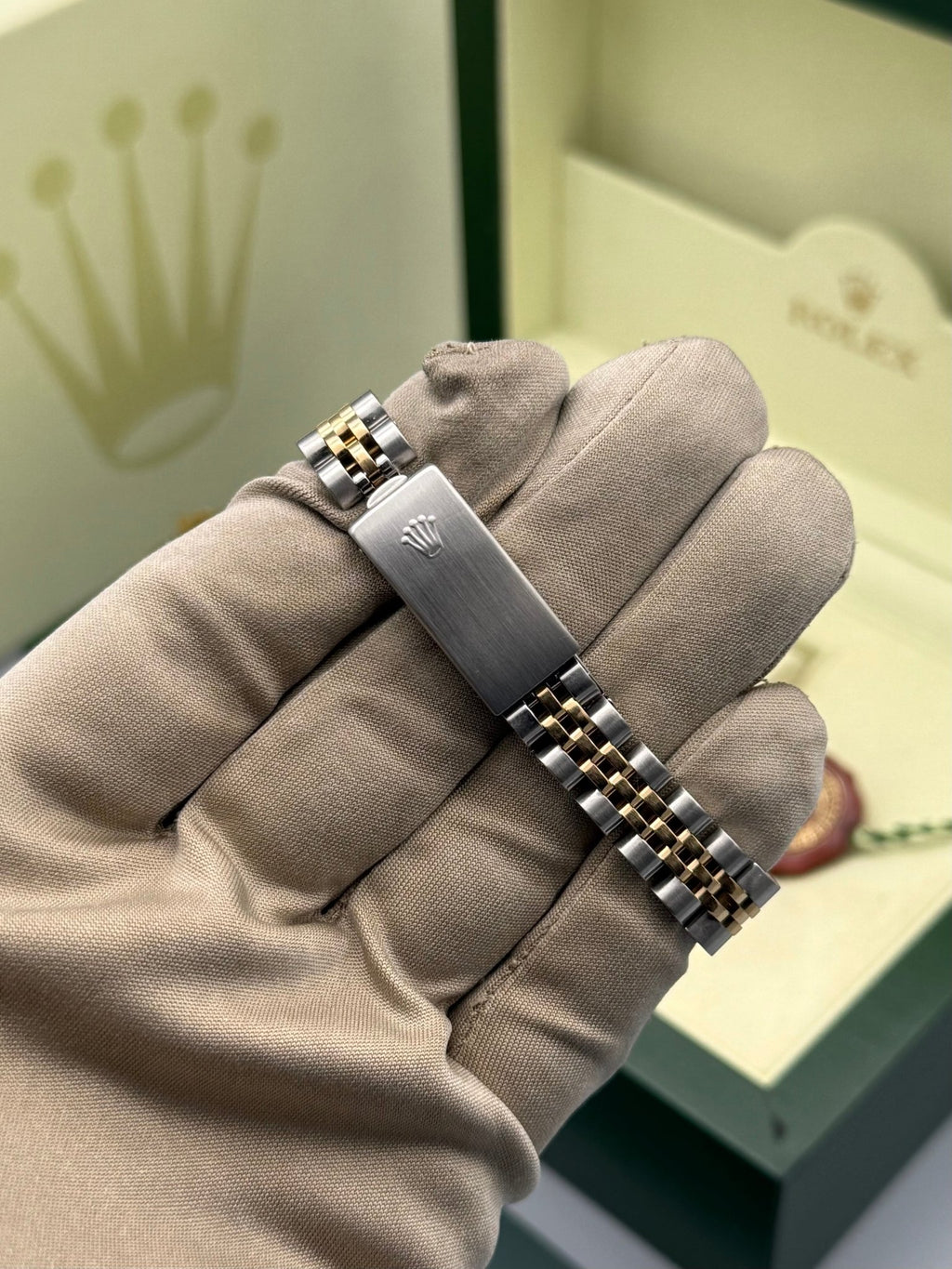 Lady-DateJust 26mm, Mop Diamond Dial - Gla Jeweller
